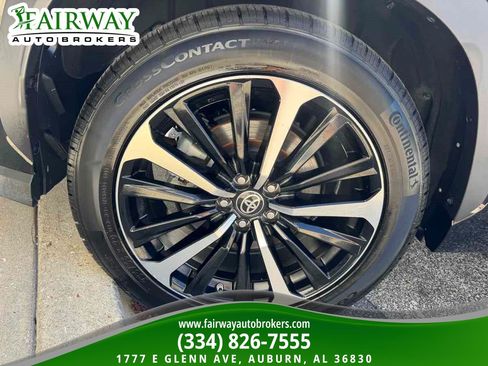 Used 2021 Toyota Highlander XSE FWD image 37