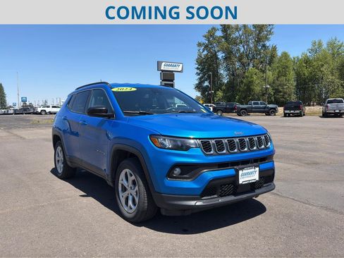 Used 2024 Jeep Compass Latitude AWD/4WD image 1