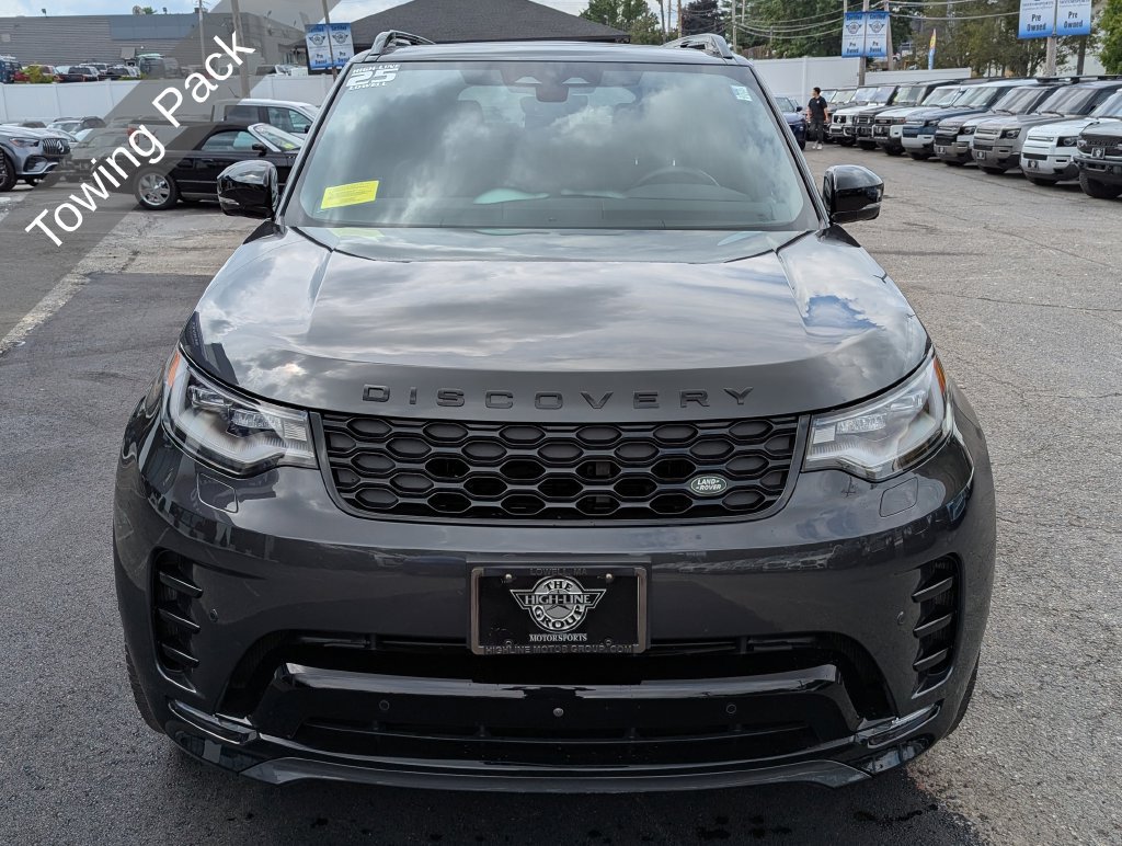 Used 2025 Land Rover Discovery Dynamic SE AWD/4WD image 3