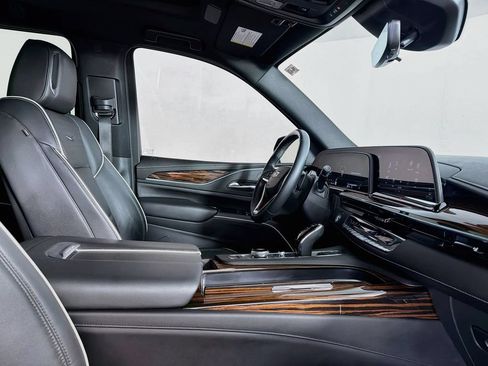 Used 2023 Cadillac Escalade Premium Luxury AWD/4WD image 35