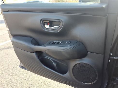 Used 2023 Honda HR-V LX image 7