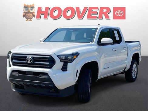 Used 2025 Toyota Tacoma SR5 AWD/4WD image 5