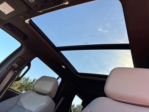 Used 2023 Chevrolet Tahoe LT w/ Luxury Package image 18