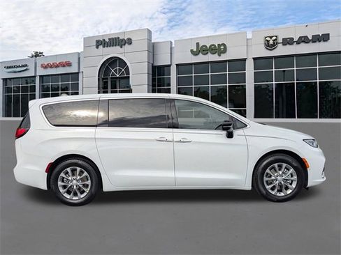 New 2026 Chrysler Pacifica Limited image 2