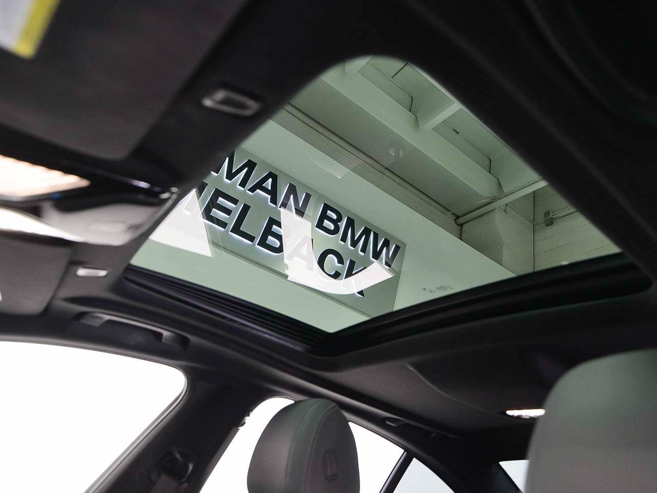 Used 2023 BMW 530e w/ M Sport Package RWD image 7
