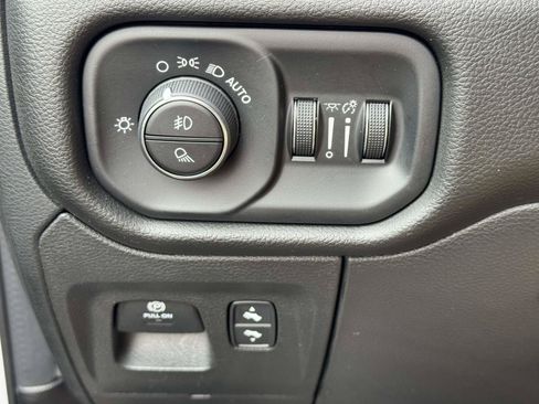 Used 2023 RAM 1500 Laramie AWD/4WD image 19