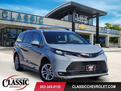 Used 2023 Toyota Sienna XLE Woodland Edition