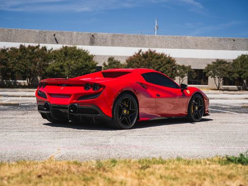 Used 2021 Ferrari F8 Tributo RWD image 10