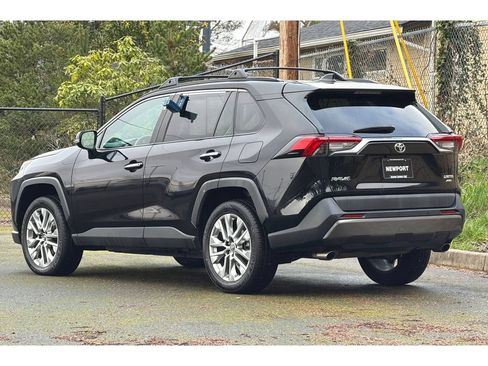Used 2021 Toyota RAV4 Limited AWD/4WD image 6