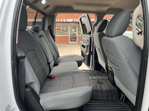 Used 2018 RAM 1500 SLT image 19