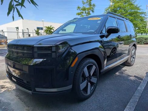 Used 2025 Hyundai Santa Fe Limited AWD/4WD image 5