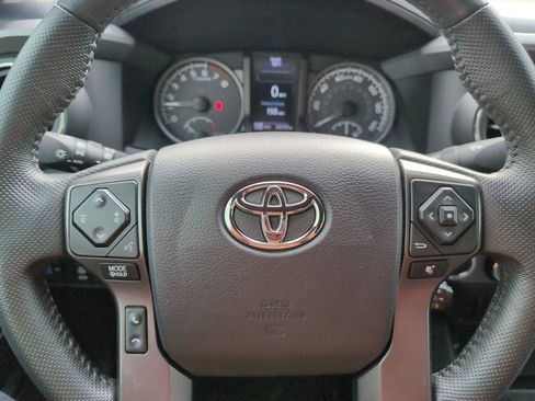 Used 2017 Toyota Tacoma TRD Off-Road image 18