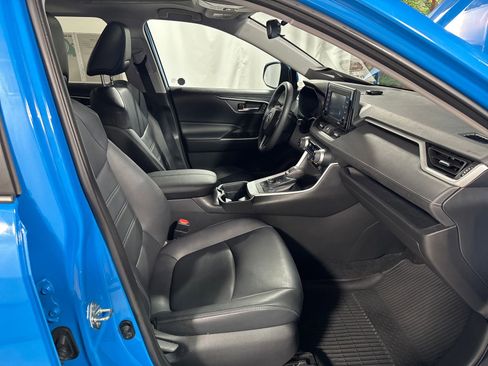 Used 2021 Toyota RAV4 XLE Premium AWD/4WD image 29
