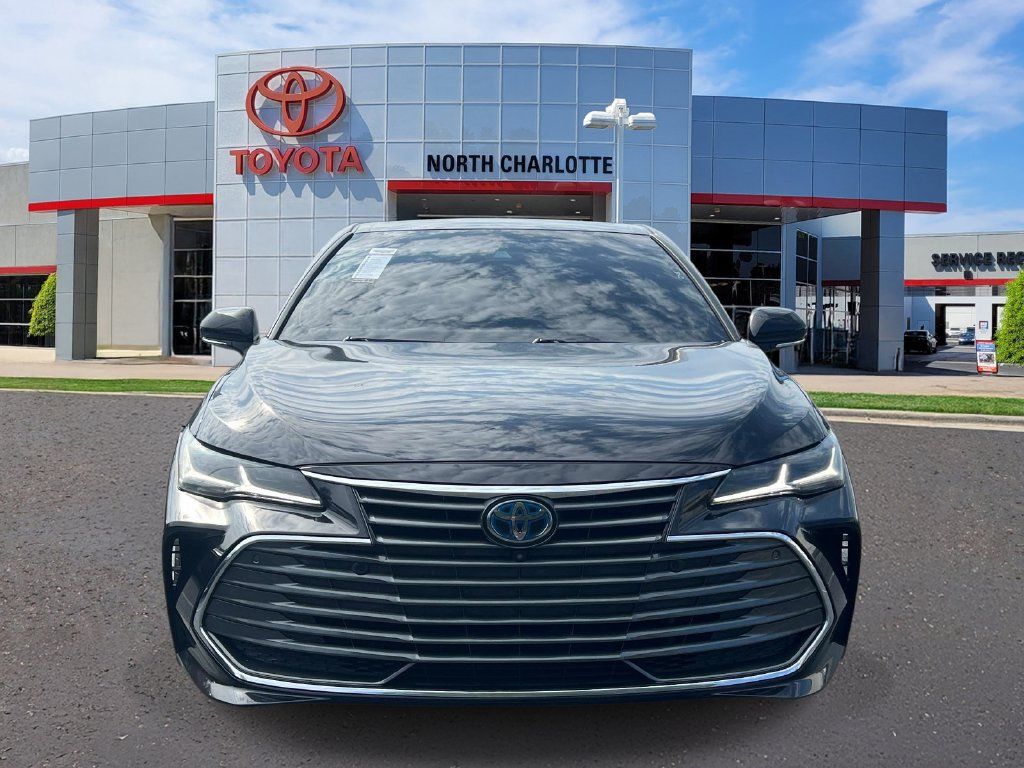 Used 2021 Toyota Avalon Limited w/ Advanced Safety Package FWD image 3