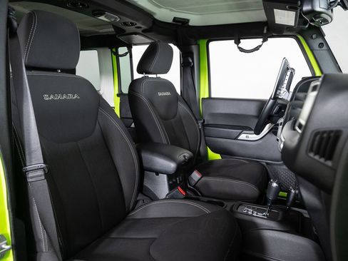 Used 2016 Jeep Wrangler Unlimited Sahara w/ Connectivity Group image 27