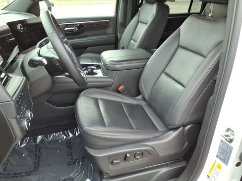 Used 2025 Chevrolet Suburban Z71 image 21