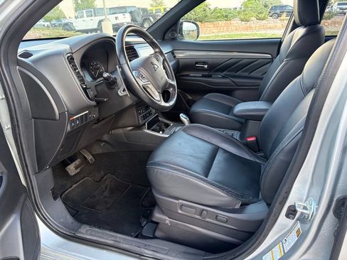 Used 2021 Mitsubishi Outlander 4WD Plug-In Hybrid image 15