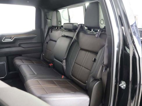Used 2022 Chevrolet Silverado 1500 High Country w/ Technology Package AWD/4WD image 34