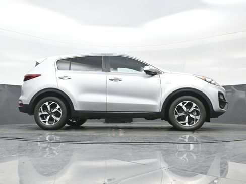 Used 2022 Kia Sportage LX image 32