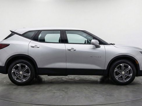 Used 2025 Chevrolet Blazer LT image 11