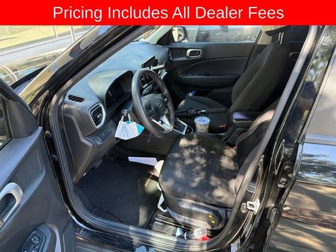 Used 2024 Hyundai Venue SE FWD image 7