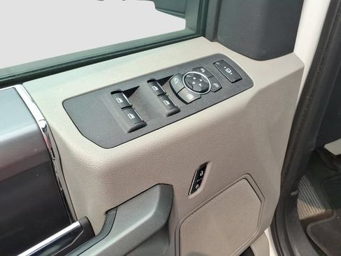 Used 2017 Ford F250 XLT w/ XLT Premium Package AWD/4WD image 24