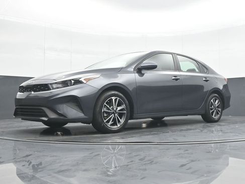 Used 2024 Kia Forte LXS FWD image 25