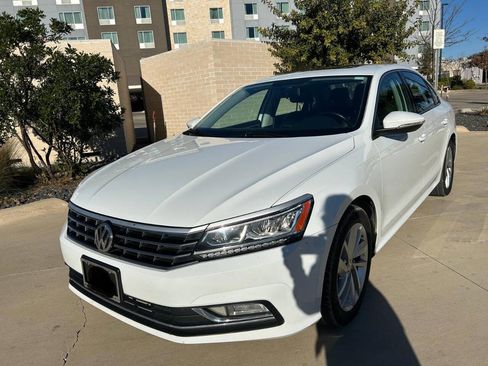 Used 2018 Volkswagen Passat 2.0T SE w/ SE Lighting Package image 2