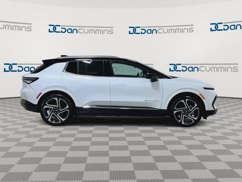 New 2026 Chevrolet Equinox EV LT w/ Convenience Package II image 9