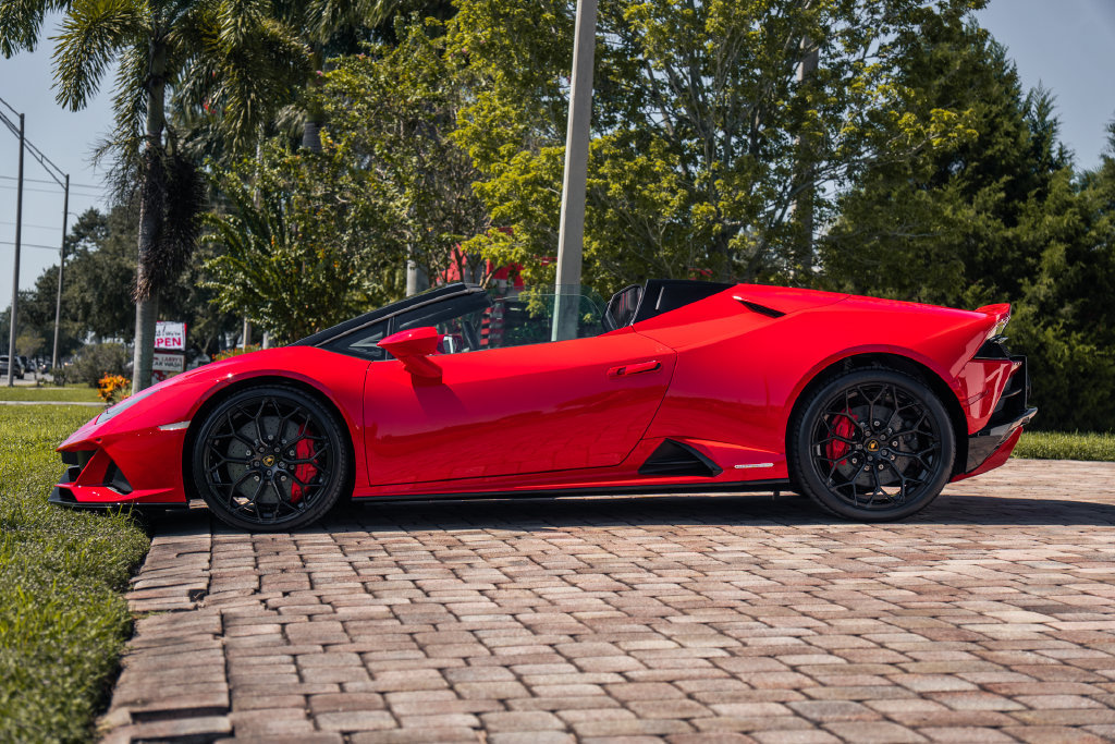 Used 2024 Lamborghini Huracan EVO AWD/4WD image 2