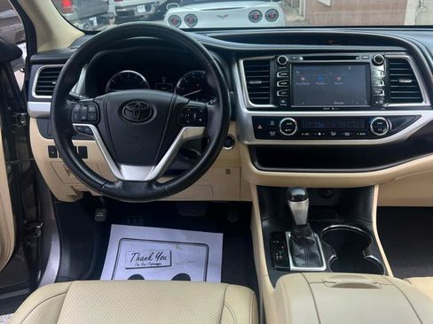 Used 2015 Toyota Highlander Limited FWD image 13