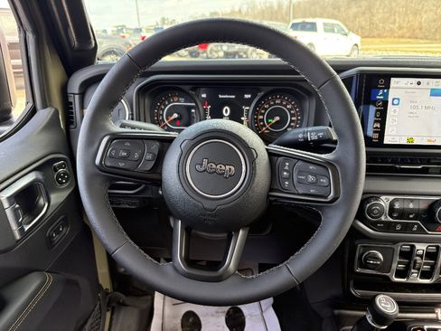 Used 2025 Jeep Gladiator Sport image 25