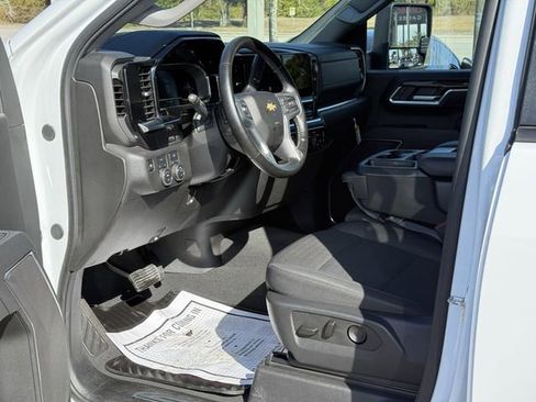 Used 2025 Chevrolet Silverado 2500 LT w/ Convenience Package image 13