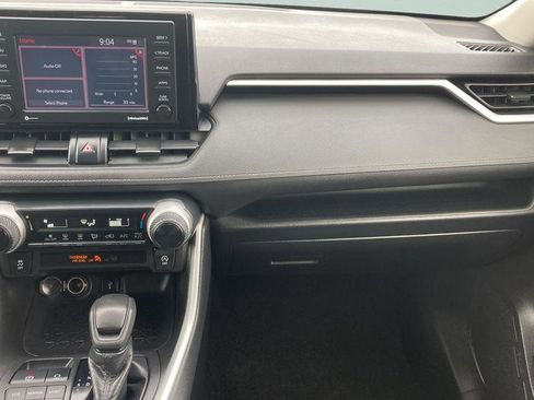 Used 2021 Toyota RAV4 LE AWD/4WD image 12