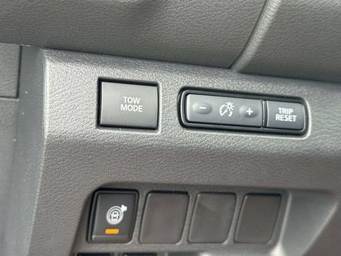 Used 2025 Nissan Frontier PRO-4X AWD/4WD image 24