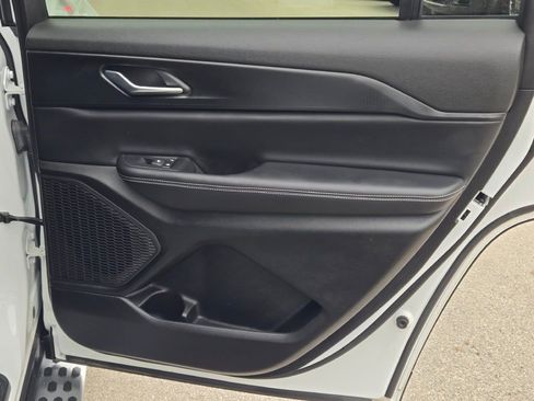 Certified 2024 Jeep Grand Cherokee L Altitude image 8