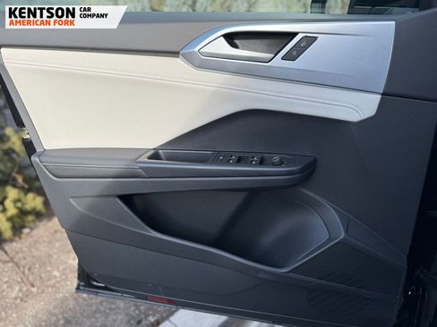 Used 2025 Volkswagen Taos SE image 24