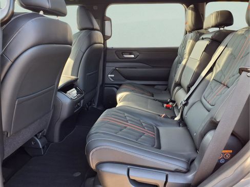 Used 2025 Nissan Armada PRO-4X w/ Pro-4X Premium Package image 11