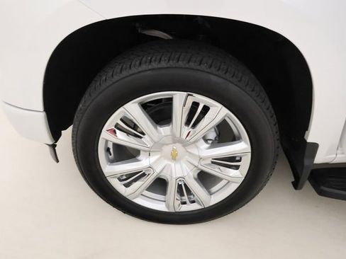 Used 2024 Chevrolet Silverado 1500 High Country w/ High Country Premium Package image 6