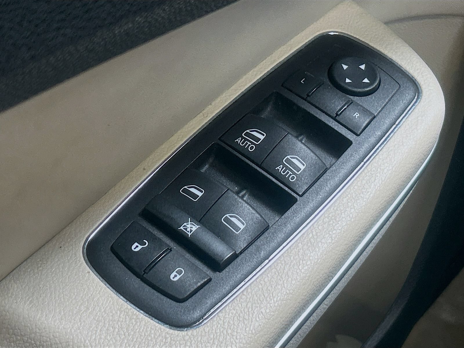 Used 2022 Chrysler 300 Touring L AWD/4WD image 17