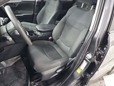 Used 2024 Toyota RAV4 LE AWD/4WD image 6