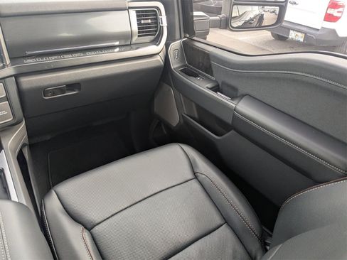 Used 2023 Ford F450 Lariat image 17