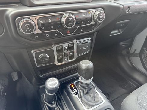 Used 2022 Jeep Gladiator Sport AWD/4WD image 14