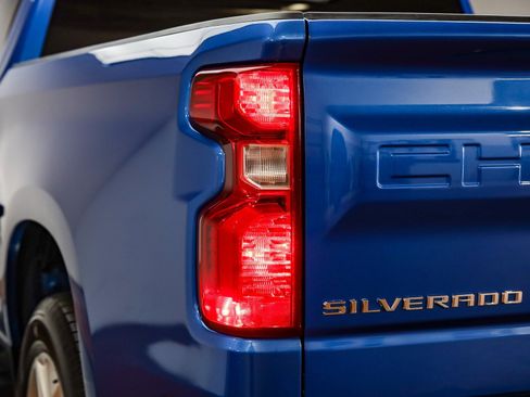 Used 2022 Chevrolet Silverado 1500 Custom image 10