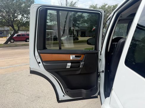 Used 2014 Land Rover LR4 HSE AWD/4WD image 15