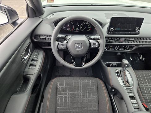 Used 2024 Honda HR-V Sport image 12