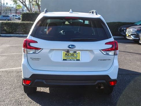 Used 2023 Subaru Forester Premium image 6