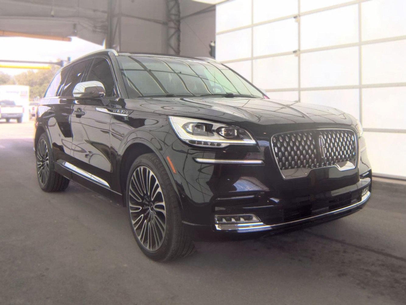 Used 2021 Lincoln Aviator Black Label w/ Dynamic Handling Package AWD/4WD image 3