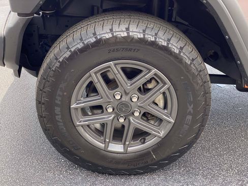 Used 2025 Jeep Wrangler Unlimited Sport AWD/4WD image 11