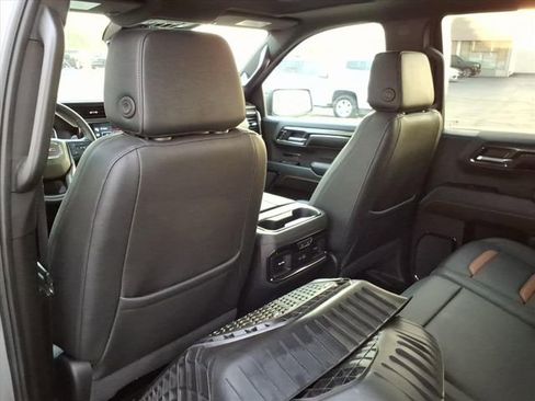 Used 2024 GMC Sierra 1500 AT4 w/ Technology Package image 18